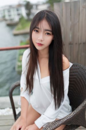 《裙子里面是野兽》_4K在线观看